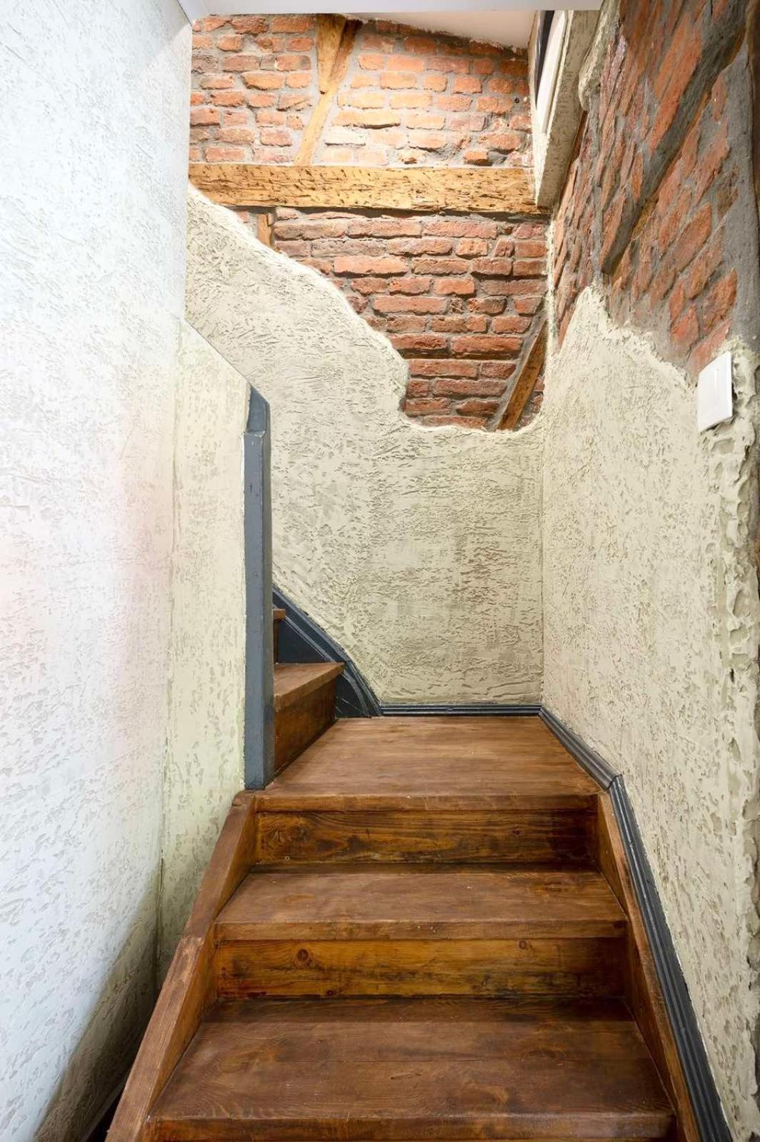 Apartpro Apartments, *